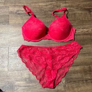 Victoria’s Secret biofit Demi uplift set